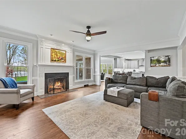 4841 Mountain Point Ln, Charlotte, NC 28216