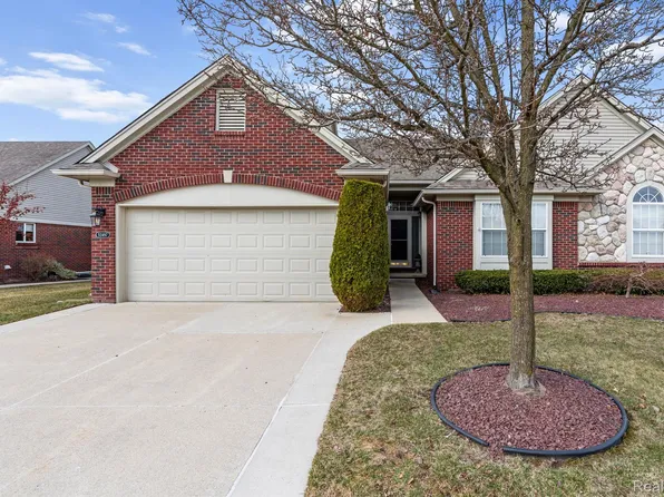 52497 Westfield Dr, Macomb, MI 48042
