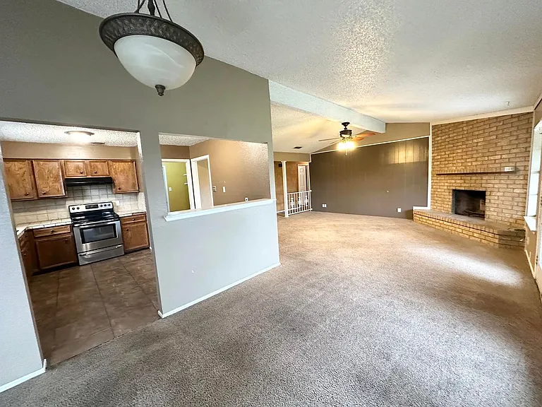 4605 Crenshaw Dr — Photo 4