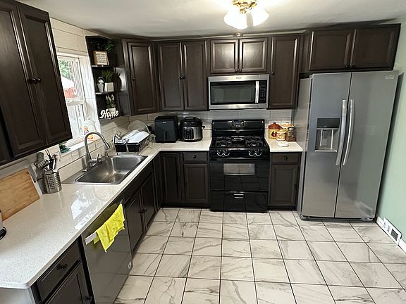3rd image of 8939 Robin Dr APT B