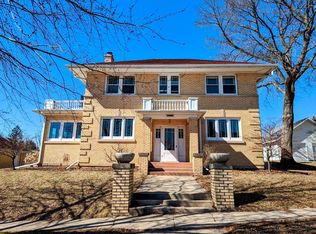 613 5th St, New Glarus, WI 53574