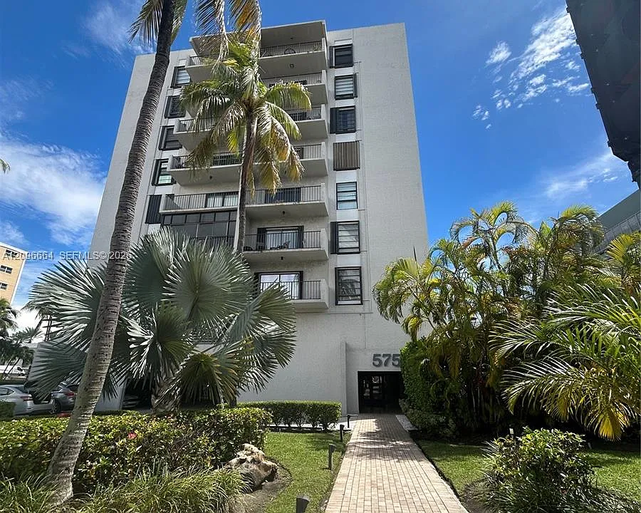 575 Crandon Blvd #911