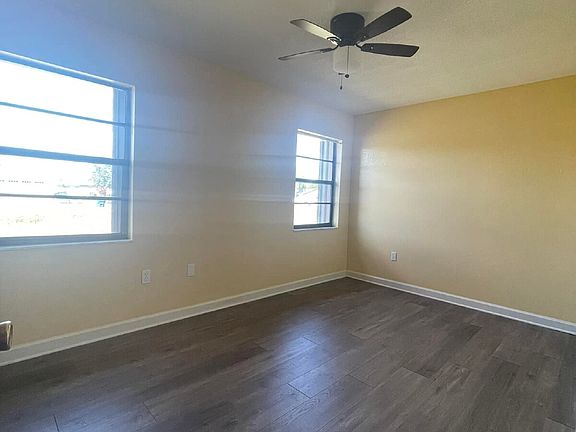 5th image of 955 Lake Dr E