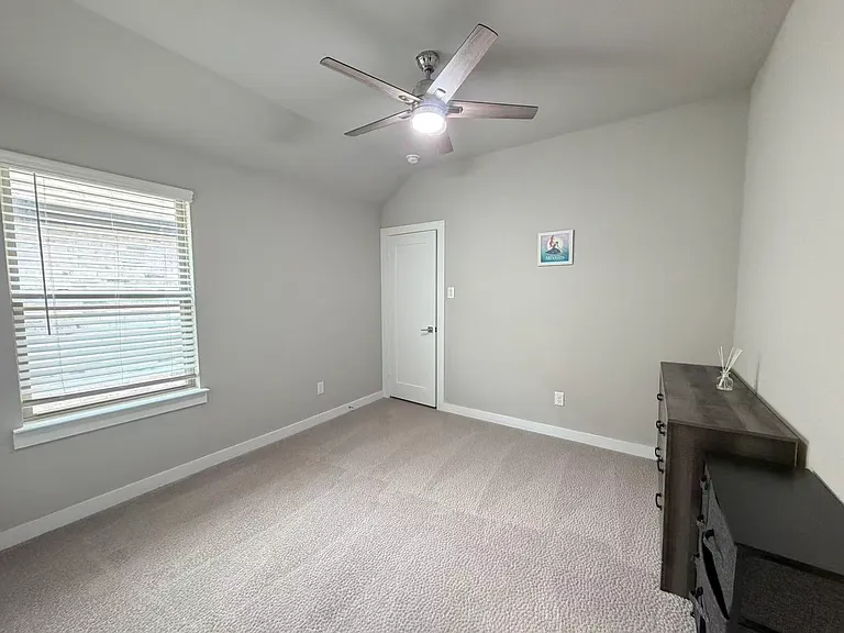 1280 Manfreda St — Photo 20