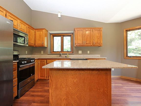 Kitchen Island:Breakfast Bar