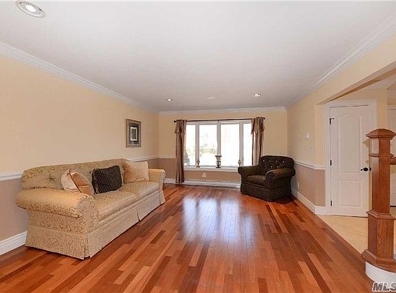 4th image of 6 Quincy Ln