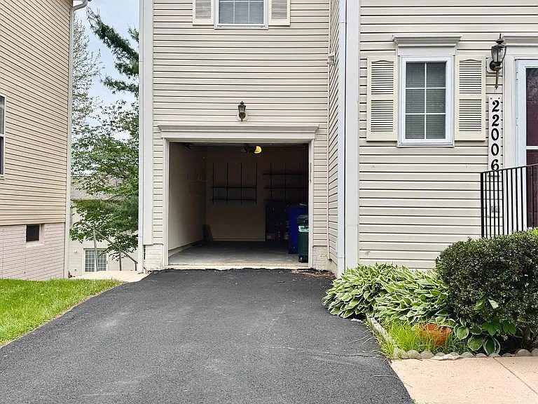22006 Stone Pier Ln — Photo 42