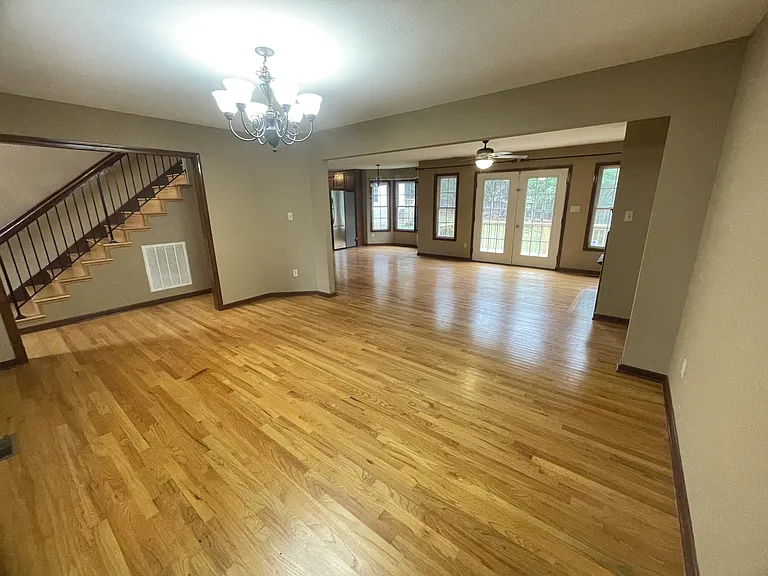 1185 Eller Wood Dr — Photo 5