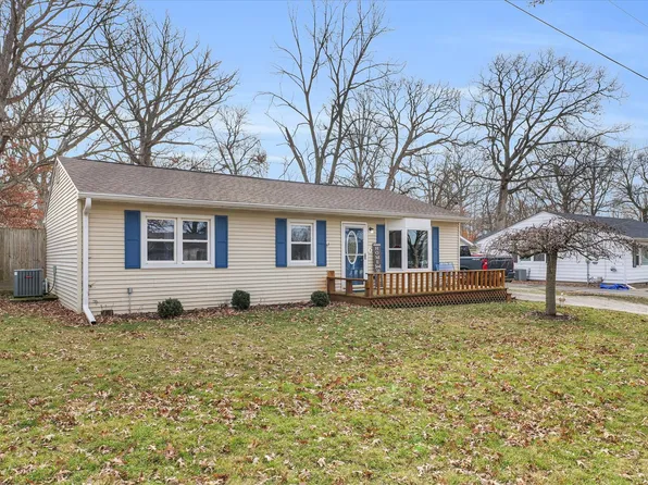 1109 Timber Dr, Mahomet, IL 61853