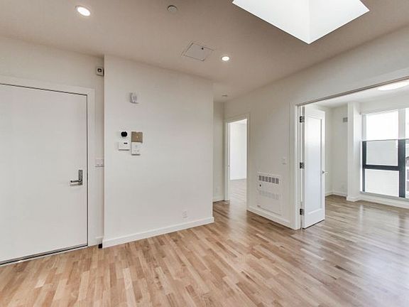 4th image of 5 Hallam St #5