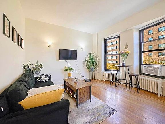 2nd image of 78 Manhattan Ave APT 3H