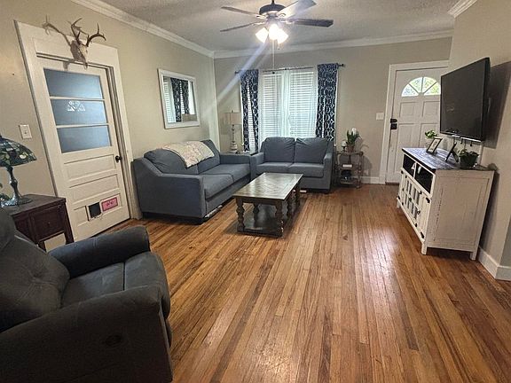 4th image of 23333 Iberville St