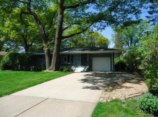 2823 Matilda St, Roseville, MN 55113