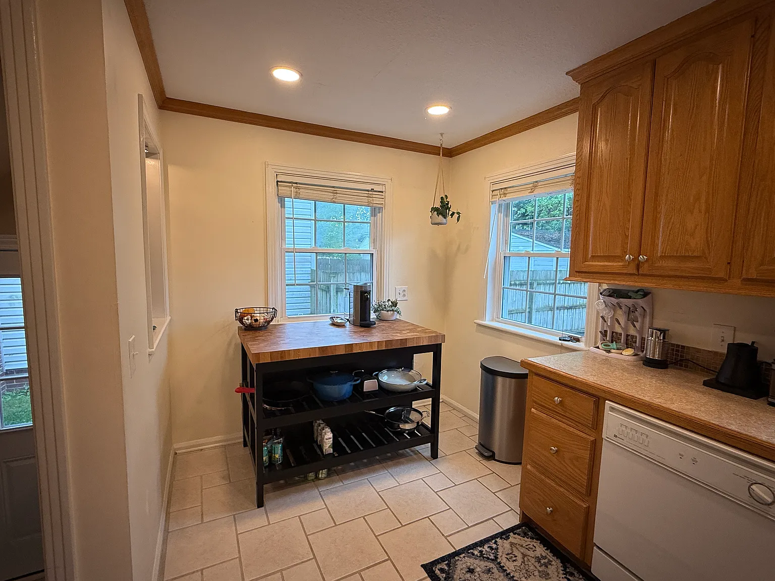 3 bed, 1326 sqft, $1,900 — Photo 2