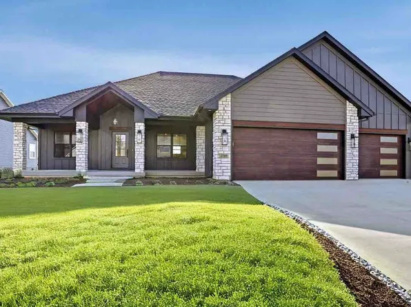 2705 E Stone Creek Blvd, Urbana, IL 61802