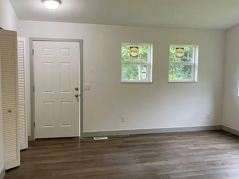 6105 S Northern Lights St — Photo 4