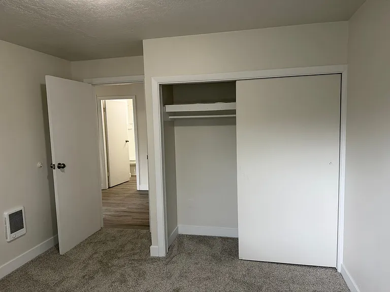 990 W 10th Ave — Photo 15