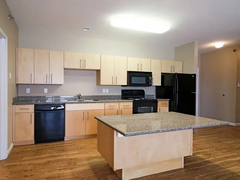 Mandan Place Apartments — Photo 9