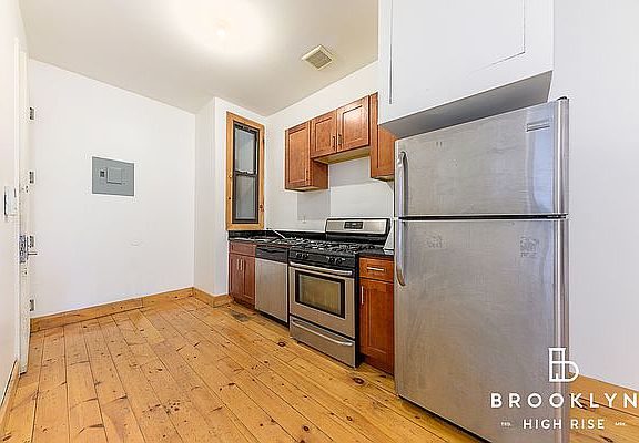 3rd image of 1056 Willoughby Ave APT 2B
