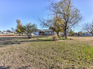 2116 S Cemetery Rd, Yukon, OK 73099