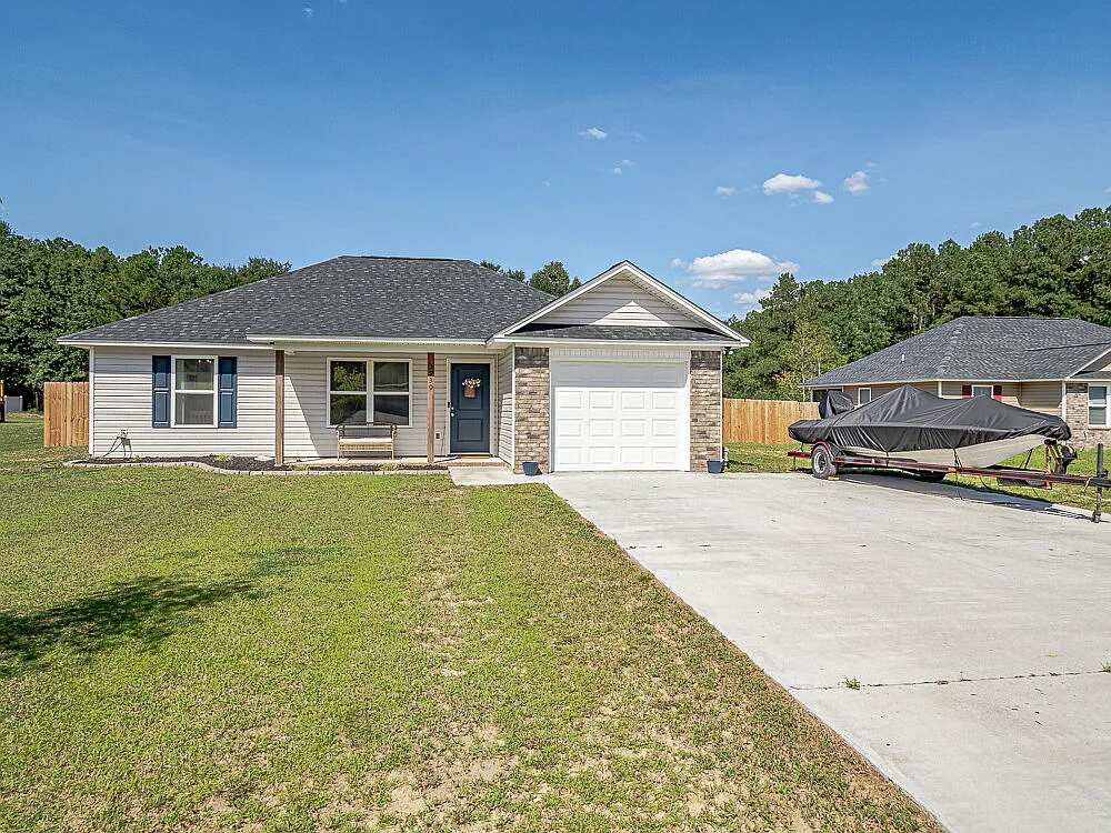 3 bed, 2.0 bath, 1255 sqft, $1,600 — Photo 3