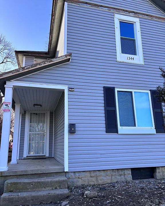 1st image of 1015 S 13th St