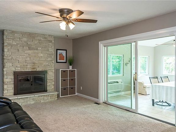 4th image of 610 Deauville Dr