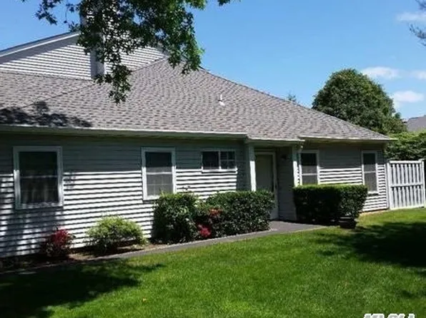 1309 Sara Cir, Port Jefferson Station, NY 11776