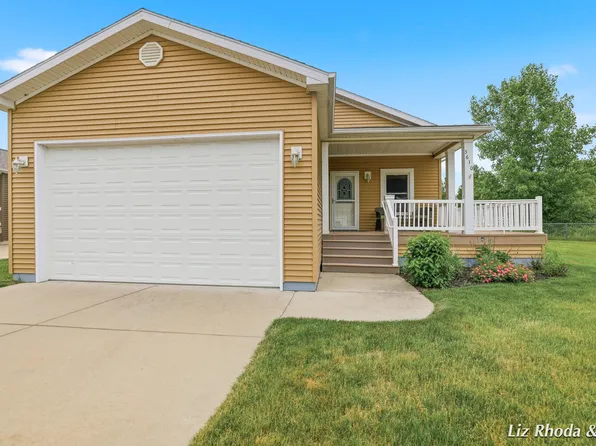 5610 Kingsley Dr NE, Rockford, MI 49341