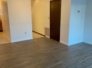 1001 College Ave APT B4, Alton, IL 62002