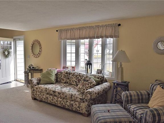 3rd image of 2910 Hinde Ave