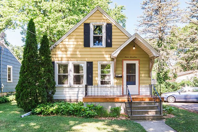 1st image of 717 Leonard Ave