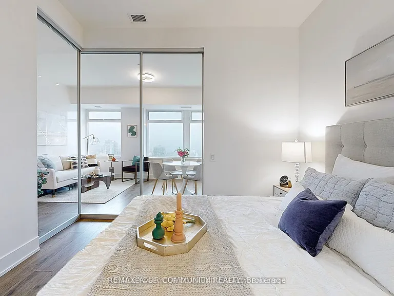 111 Saint Clair Ave W #1828 — Photo 20