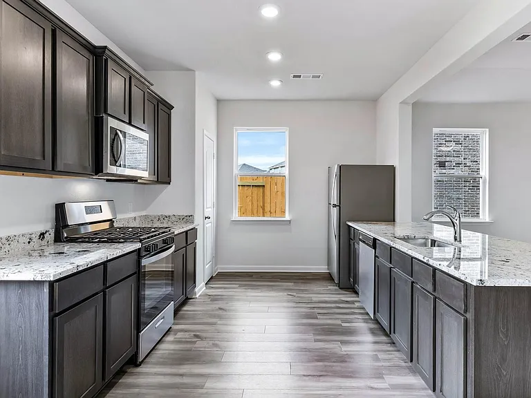 506 Burgess Brothers St — Photo 2