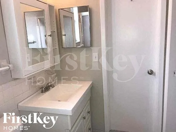 14300 Iroquois Ave — Photo 9