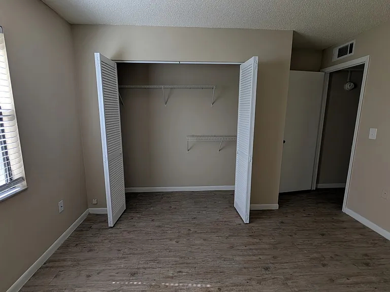 San Christopher Apartments — Photo 8