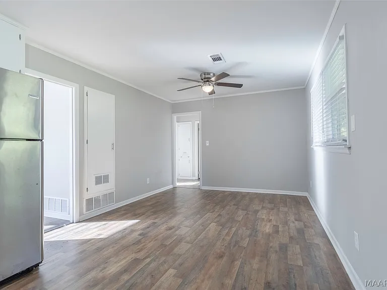221 Moncrief St — Photo 10