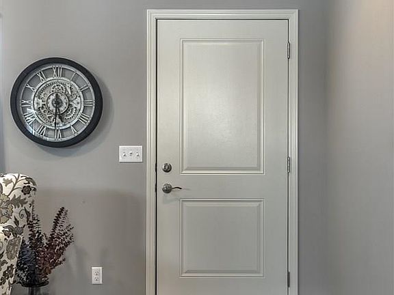 3rd image of 16827 Aurora Cir