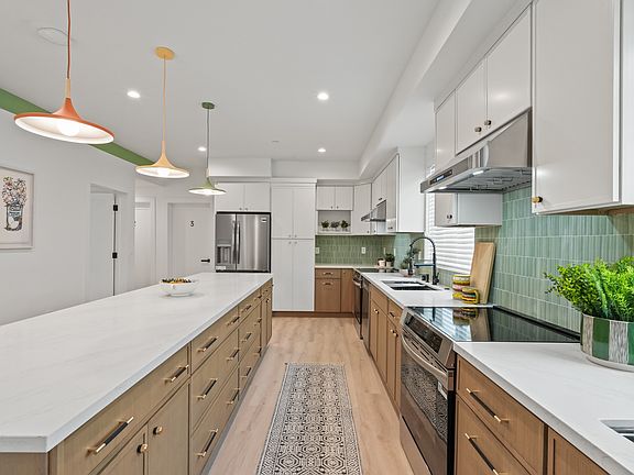 3rd image of 1363 W 35th Pl #1/2