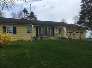 39 Valley Stream Rd, Penfield, NY 14526