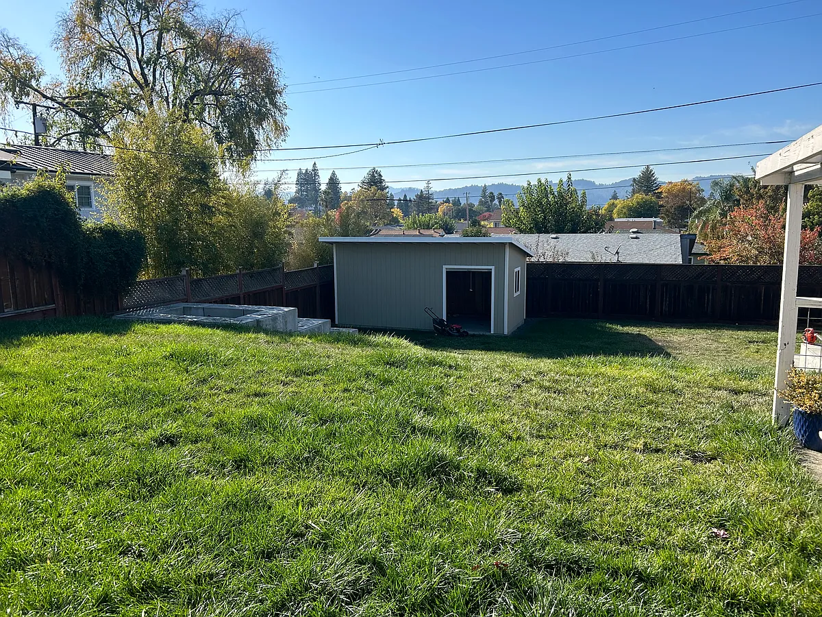 Building Photo - 1007 Sunnyside Dr