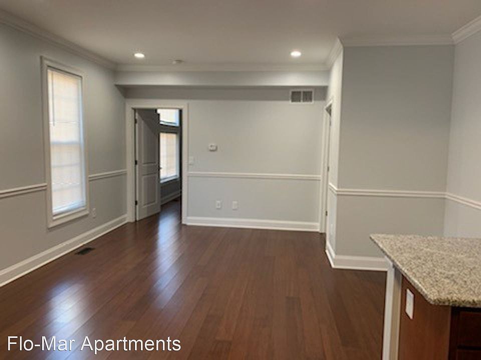 1st image of 607 Washtenaw Rd #607