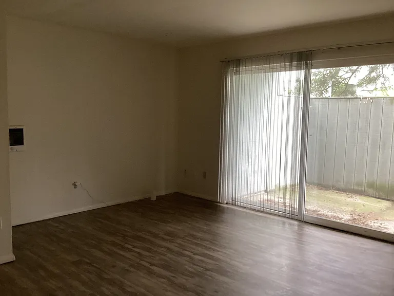 University Park Apartments near Cornell University — Photo 98