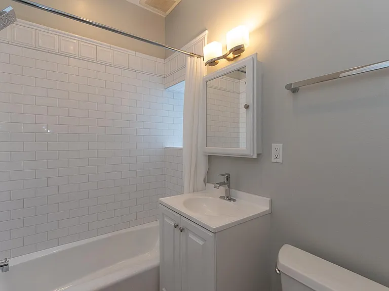 4816 N Winchester Ave #3 — Photo 6