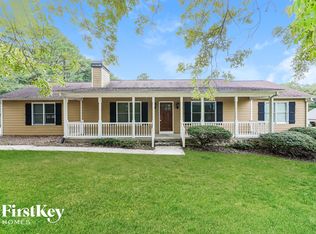 135 Lake Circle Dr, Fayetteville, GA 30215