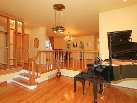 2nd image of 1229 Woodbine Ave