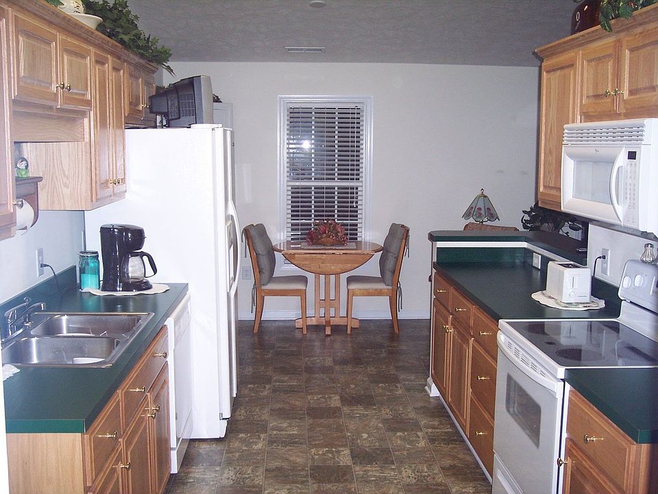 kitchen-smooth top range and oak cabinets