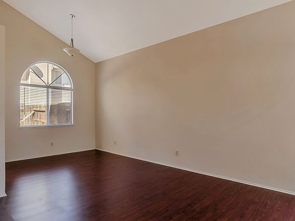 3rd image of 949 Vintage Oak Ave