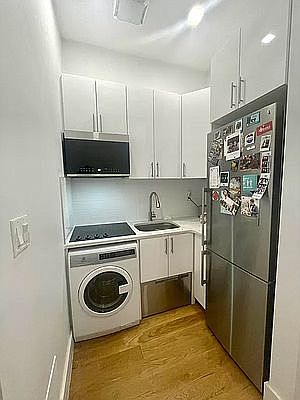 2nd image of 16 Saint Marks Pl #1D