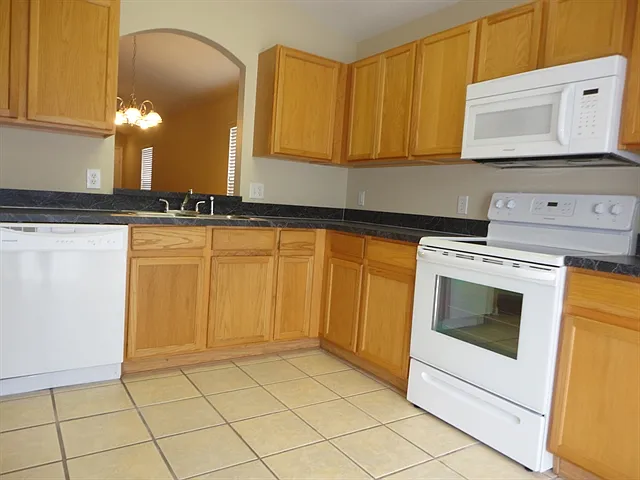 4 bed, 2.0 bath, 1505 sqft, $2,265 — Photo 3